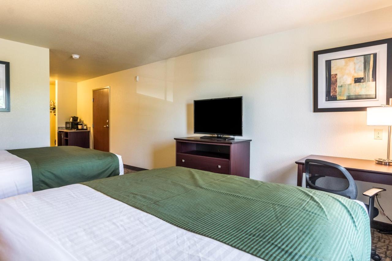 Cobblestone Hotel & Suites - Torrington Exterior photo